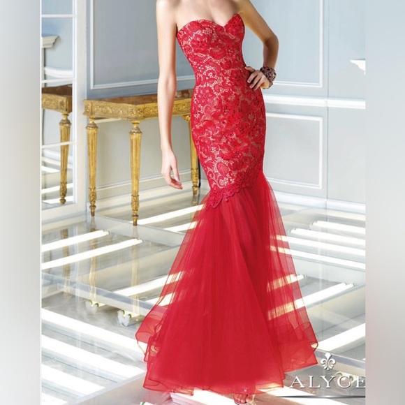 Strapless Red Lace Gown - Picture 1 of 3